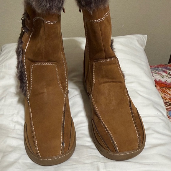 Women’s Journee Collection Takani Boots with Fur Trim, size 8.5 NWOT Box